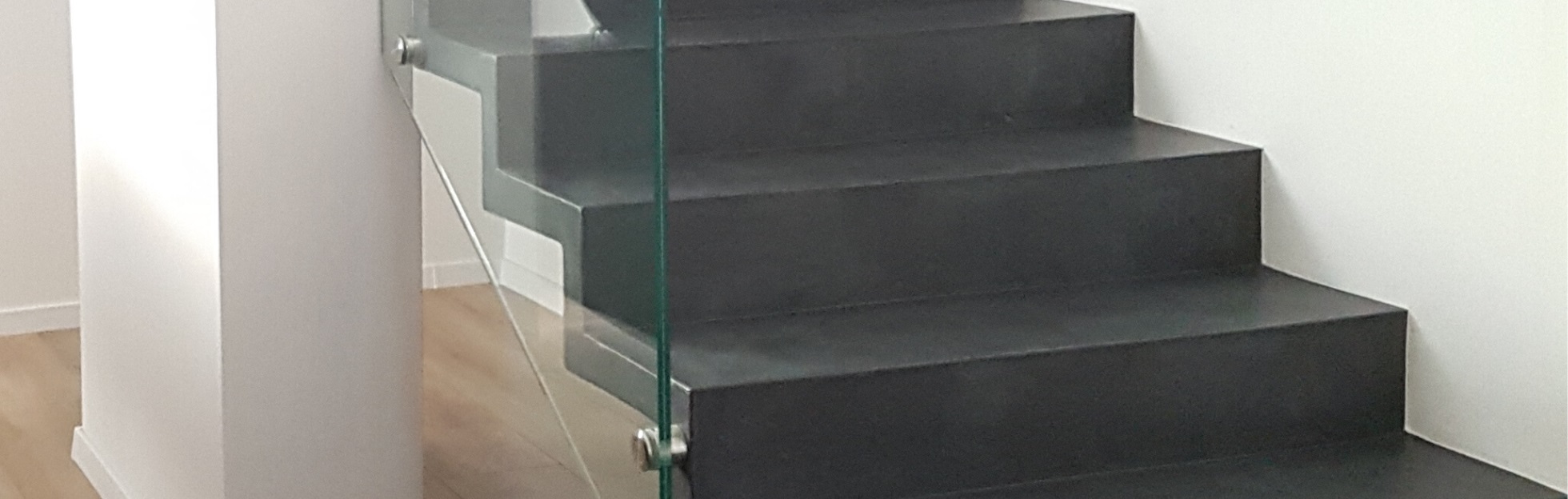 Escaliers en béton-plâtre: une technologie moderne et durable avec 5 ans de garantie