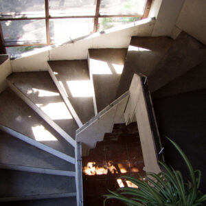 Escalier classique en feuille de béton - finition brute